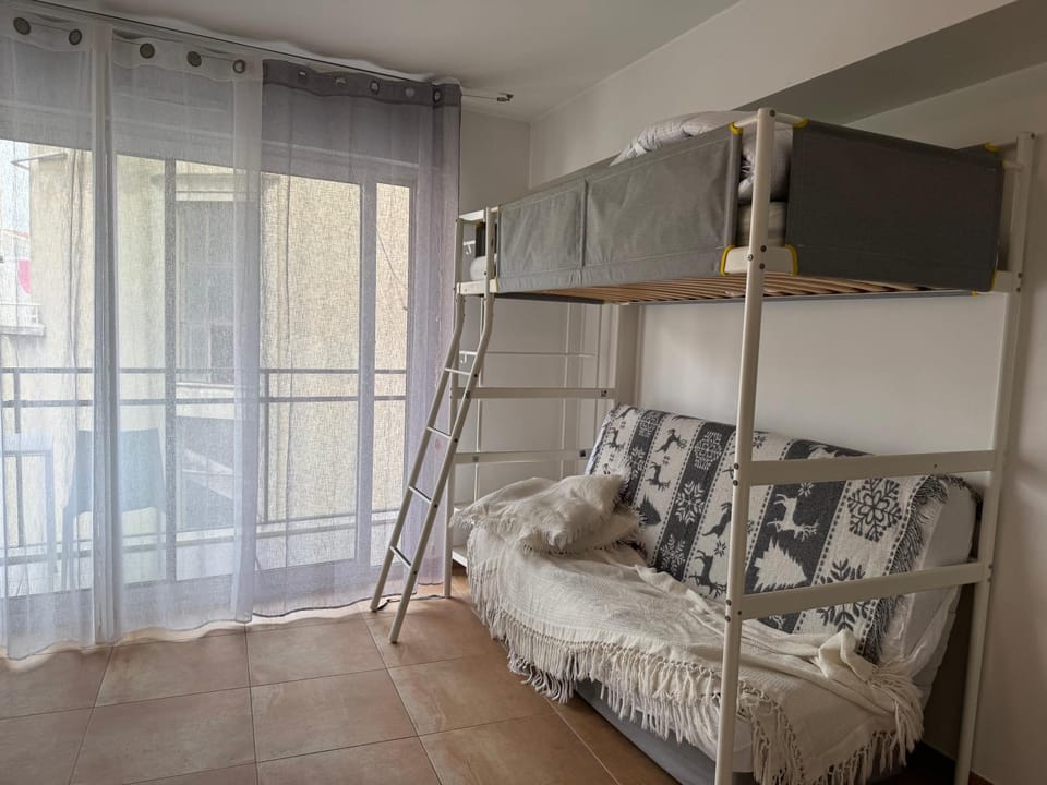 Gambetta Promenade modern near beach with parking Apartment in Nice