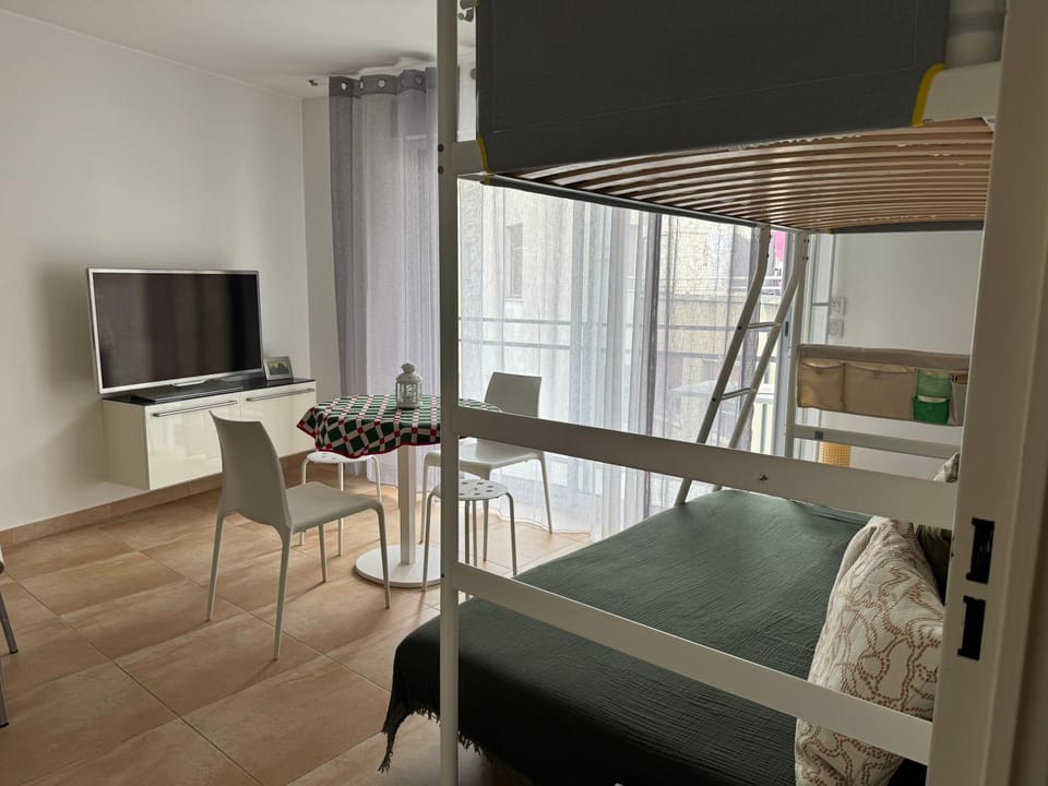 Gambetta Promenade modern near beach with parking Apartment in Nice