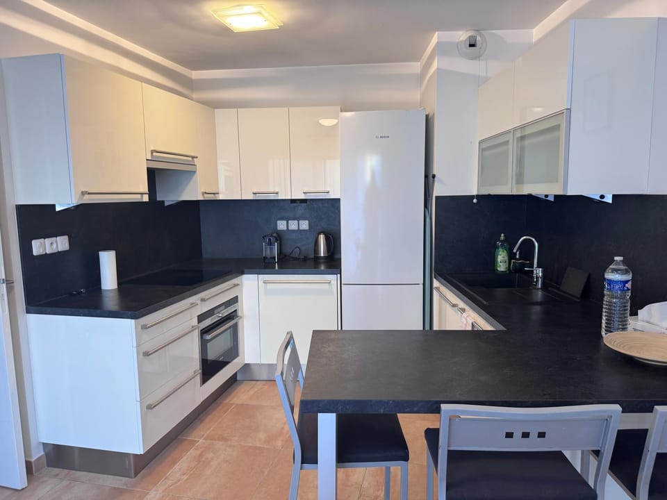 Gambetta Promenade modern near beach with parking Apartment in Nice