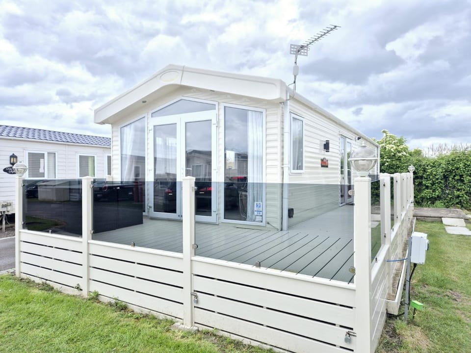 The Helmsley Lodge Villa in Alberta Holiday Park