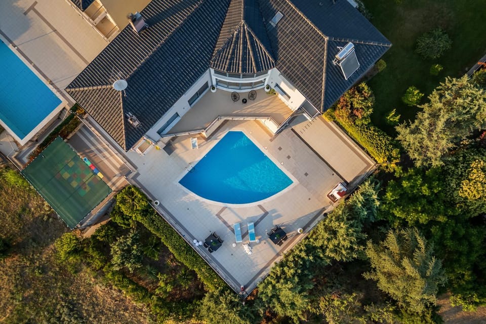 Bird's eye view, Pool view