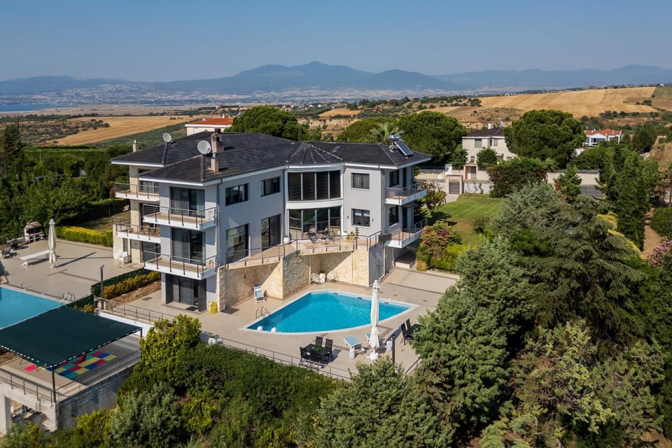 Property building, Day, Bird's eye view, Pool view