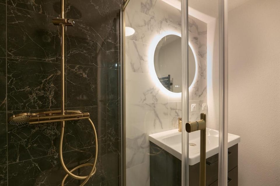 Shower, Bathroom