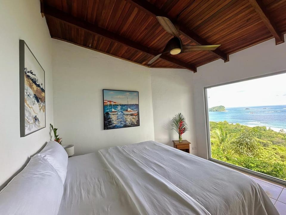 2 BD Villa with Sweeping Views of Manuel Antonio House in Quepos