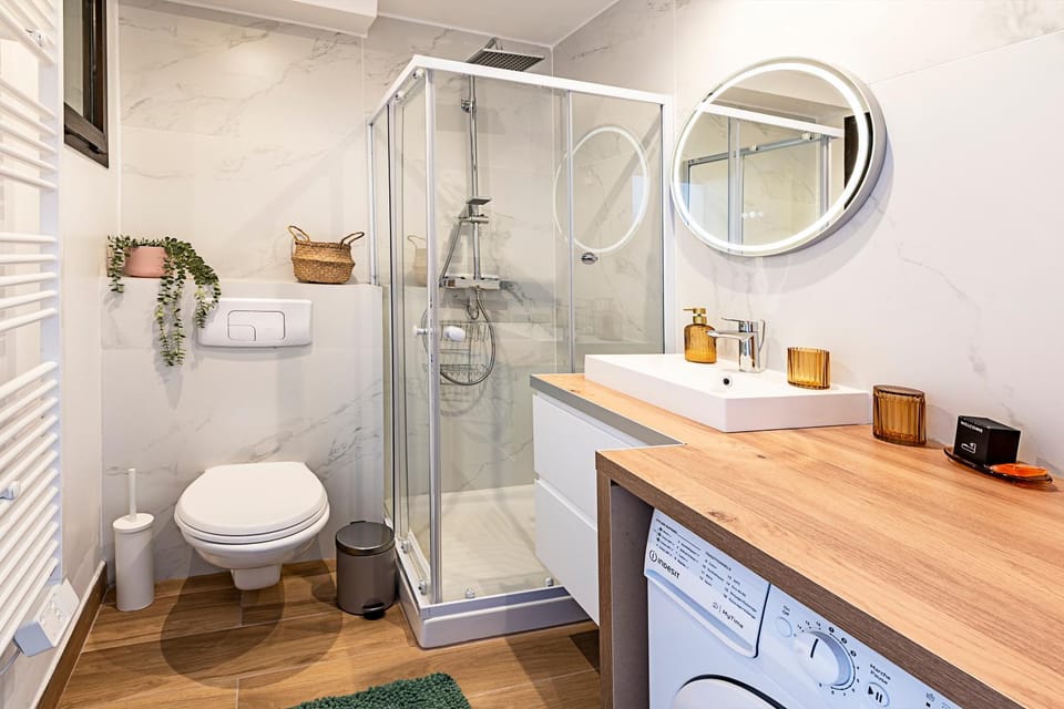 Shower, Toilet, Bathroom, towels