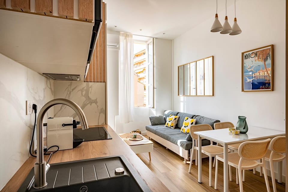 Kitchen or kitchenette, Living room, Seating area, Dining area