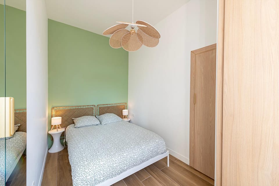Bed, Photo of the whole room, Bedroom, wardrobe
