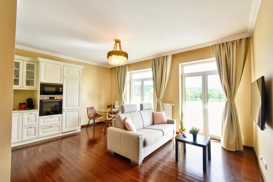 TV and multimedia, Kitchen or kitchenette, Living room, Seating area