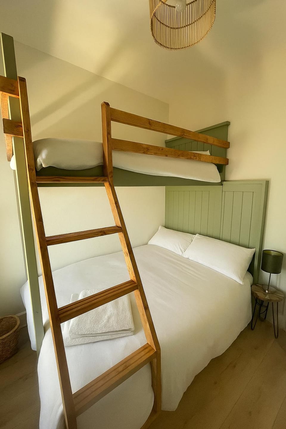 Bedroom, bunk bed