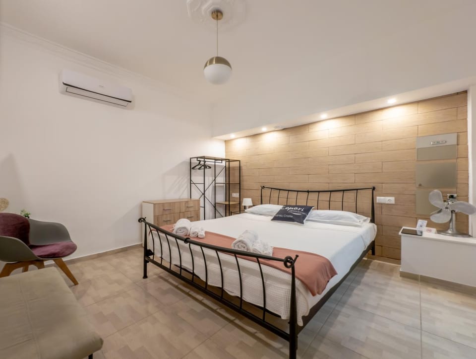 Bed, Photo of the whole room, Bedroom, towels, air conditioner
