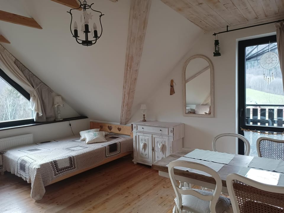 Bed, Photo of the whole room