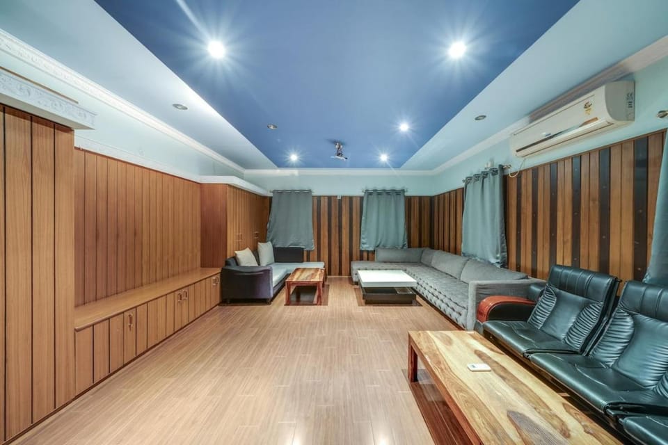 Magnum Opus Party friendly Villa with Theater by Spacez Villa in Bengaluru
