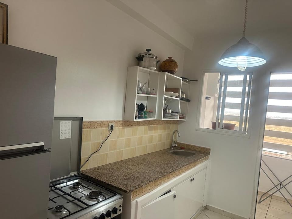 Kitchen or kitchenette, dishwasher, minibar, stove