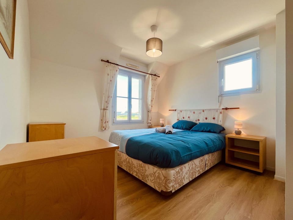 Les pieds dans l eau Home - Waterfront Stay House in Normandy