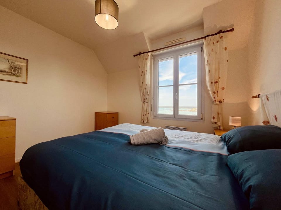 Les pieds dans l eau Home - Waterfront Stay House in Normandy