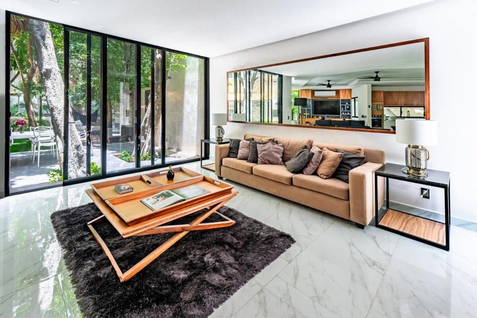 Stunning modern villa with pool and beach access Apartment in Playa del Carmen