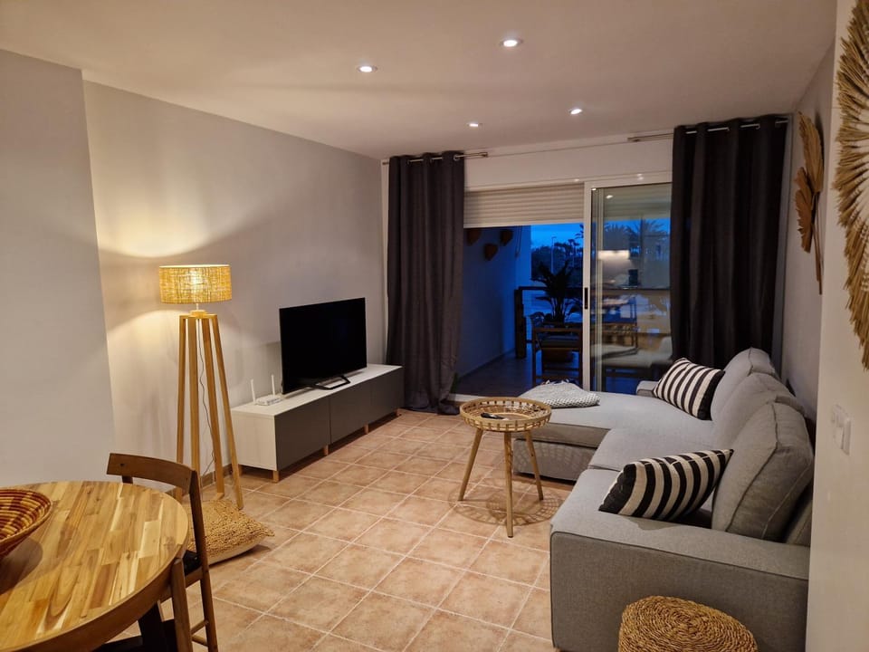 Communal lounge/ TV room, TV and multimedia, Living room, Seating area