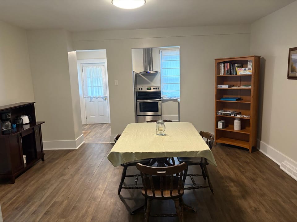 Aluminum city getaway House in Allegheny River