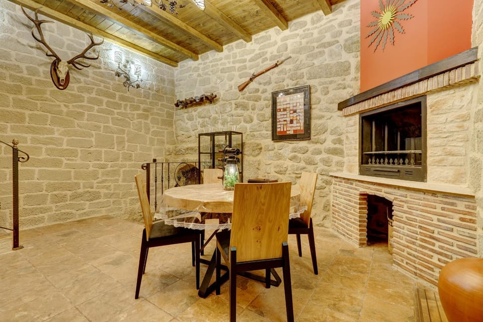 BBQ facilities, Living room, Dining area, flat iron