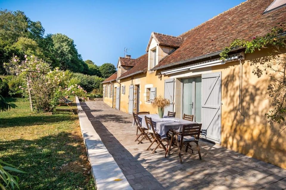 Magnifique longère du Perche avec vue panoramique et piscine pour 9 personnes Villa in Normandy