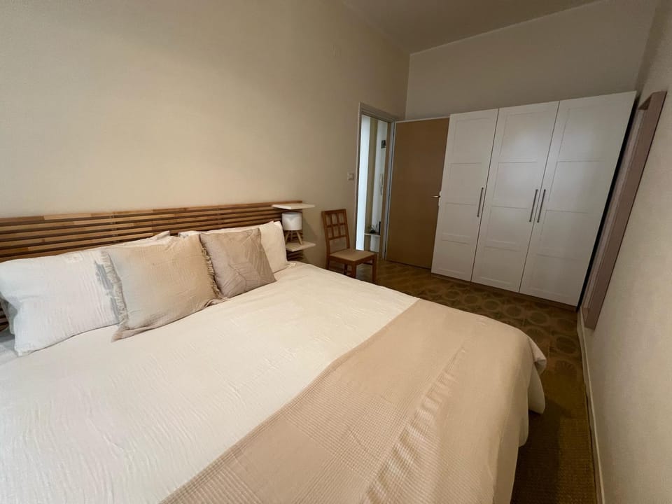 Bed, Photo of the whole room, Bedroom, wardrobe