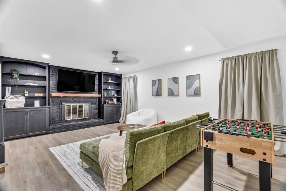 Game Room, TV and multimedia, Living room, Seating area