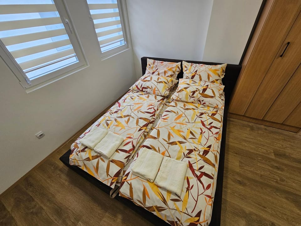 Bed, Photo of the whole room, towels