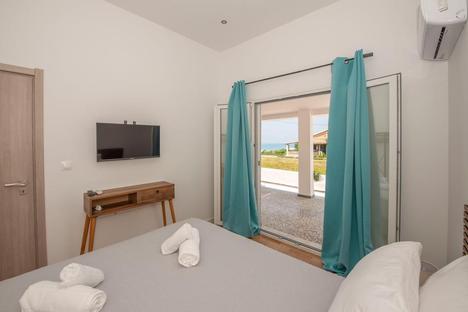 TV and multimedia, View (from property/room), Bedroom, air conditioner