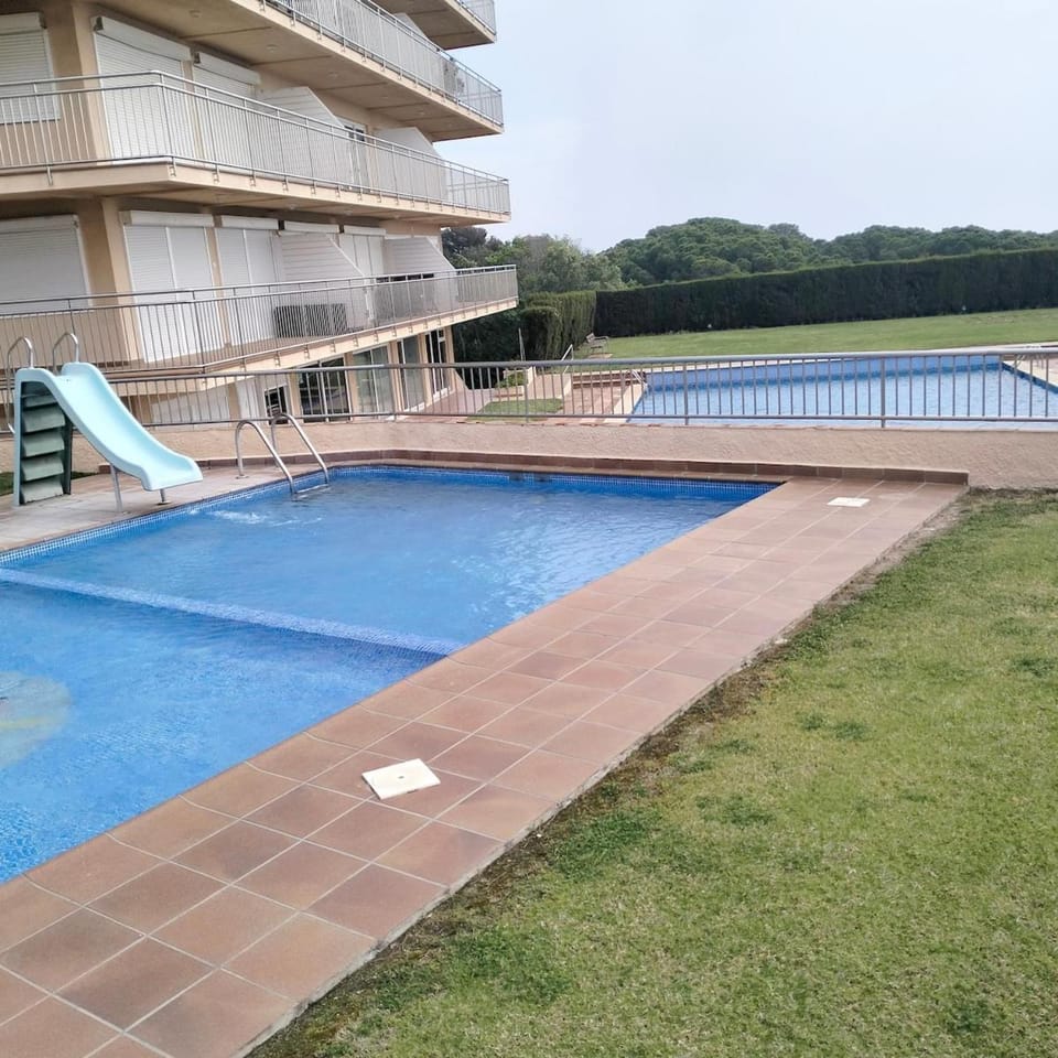 Property building, Swimming pool, Swimming pool