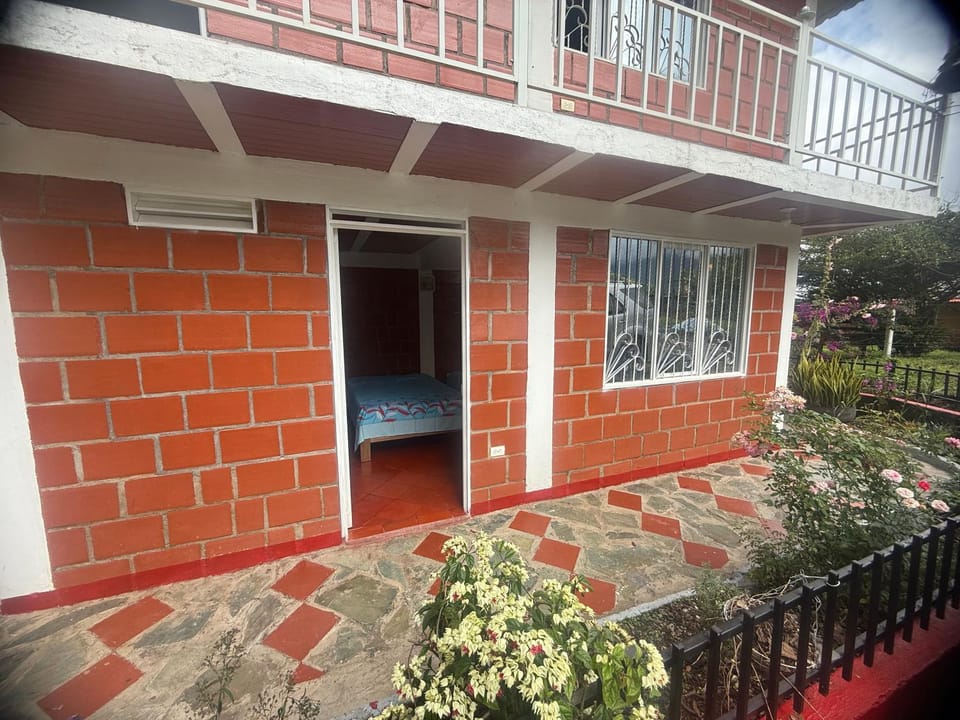 Habitacion Independiente 1 Vereda La Trina Libano Tolima Bed and Breakfast in Caldas, Colombia