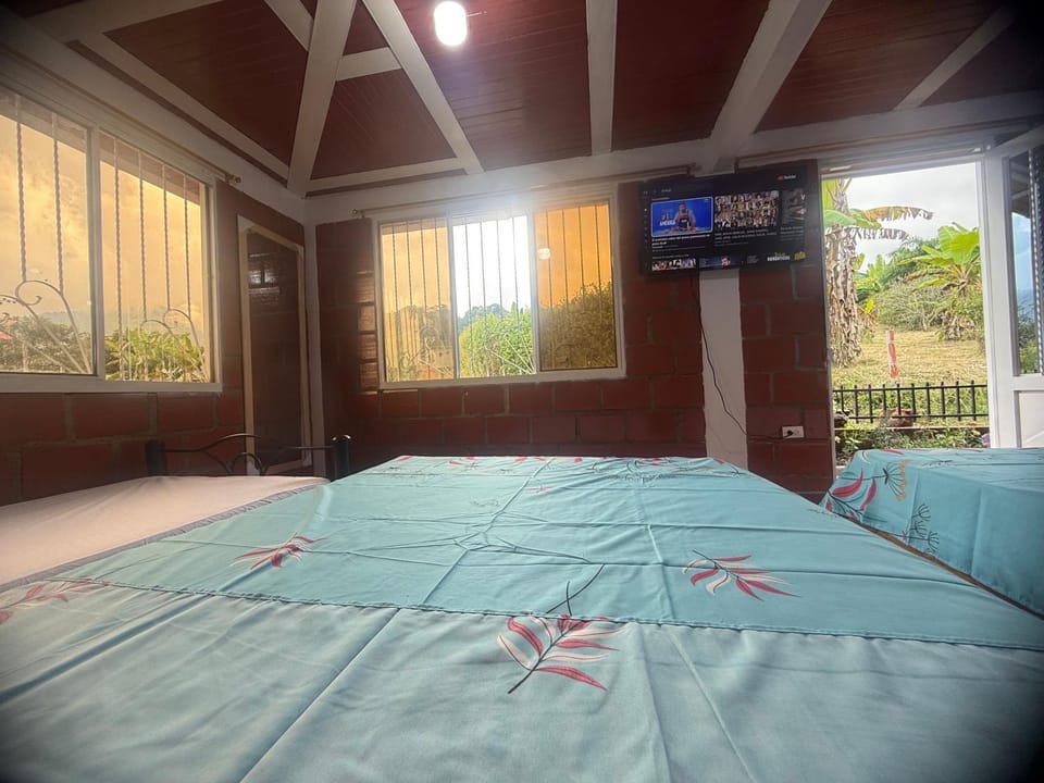 Habitacion Independiente 1 Vereda La Trina Libano Tolima Bed and Breakfast in Caldas, Colombia