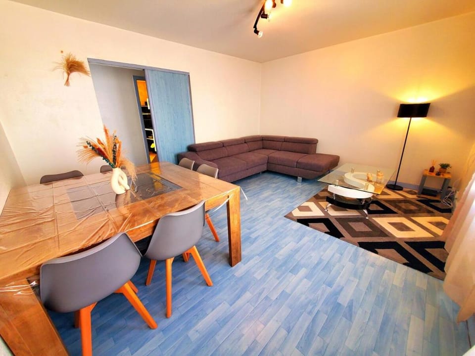 TV and multimedia, Living room, Dining area, internet