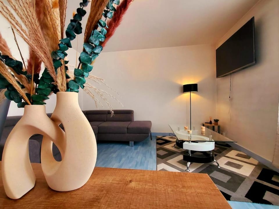 TV and multimedia, Living room, Dining area, internet