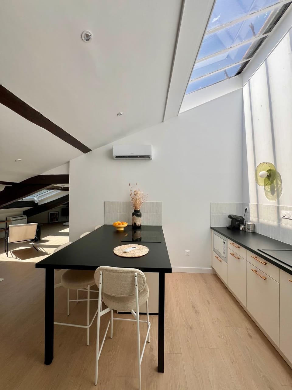 T2 sous les toits, entre gare et centre-ville, Grands buffets Apartment in Narbonne