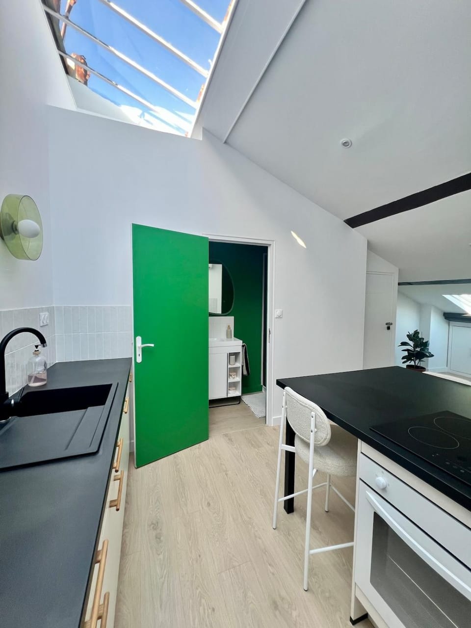 T2 sous les toits, entre gare et centre-ville, Grands buffets Apartment in Narbonne