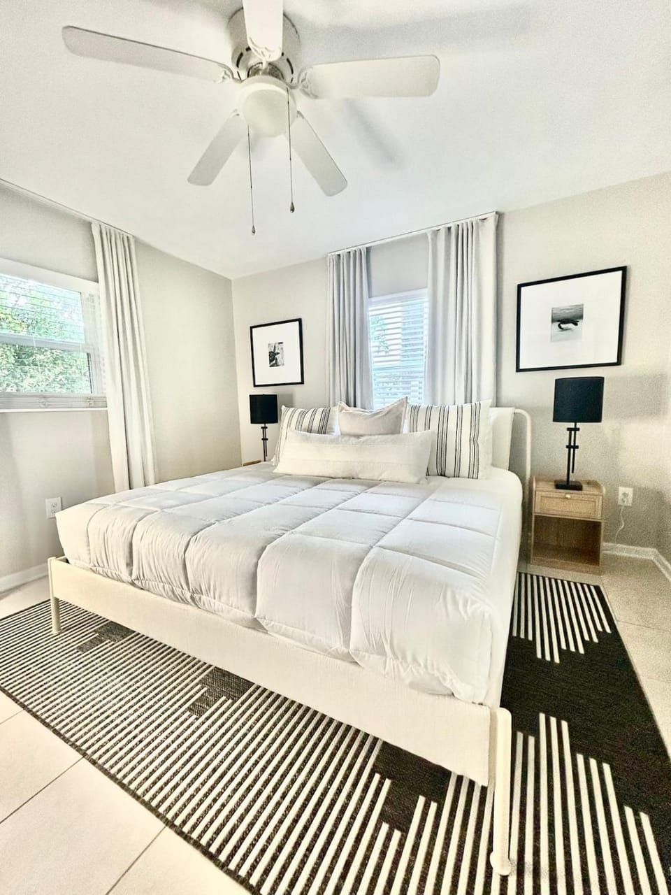 Haven - Walk to the Beach, Free Bikes, and Pool! Apartment in Riviera Beach