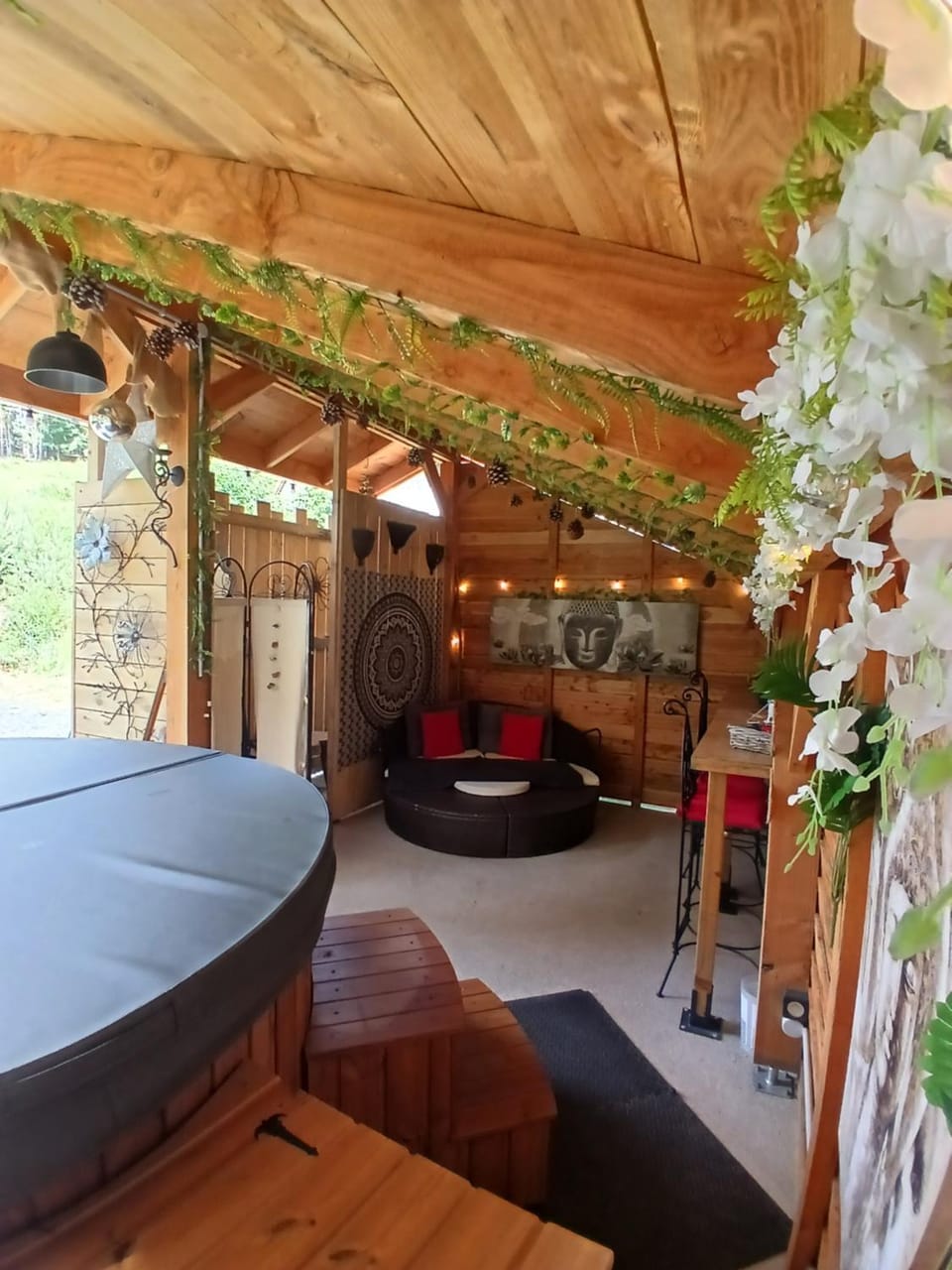 L'O Ré des Bois Hébergement insolite Aube, Bain, Sauna, Kota, Massages Luxury tent in Auvergne-Rhône-Alpes