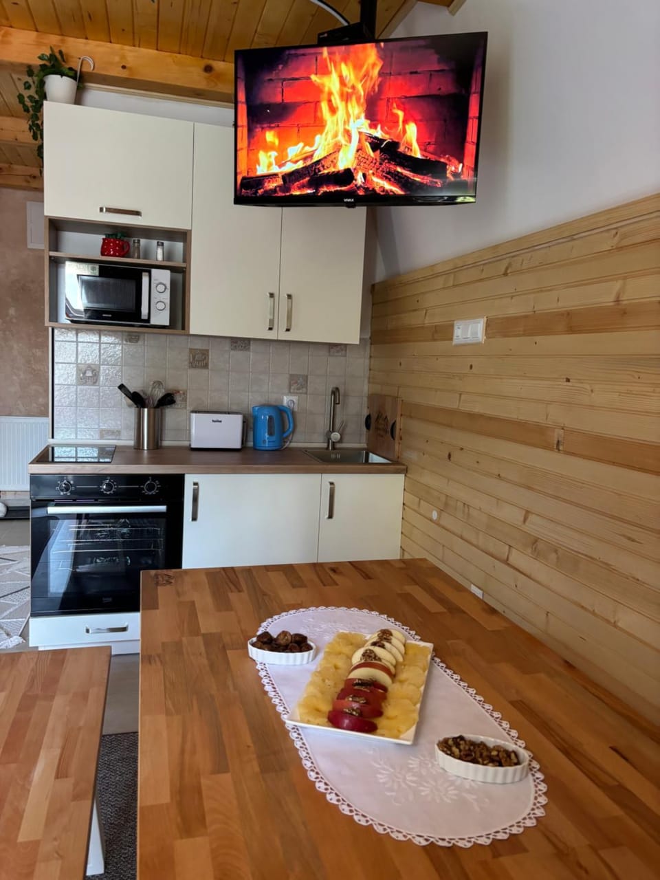 TV and multimedia, Kitchen or kitchenette, Food and drinks, Food, minibar, stove