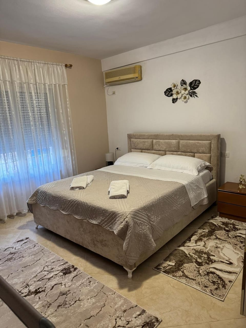 Bedroom, air conditioner