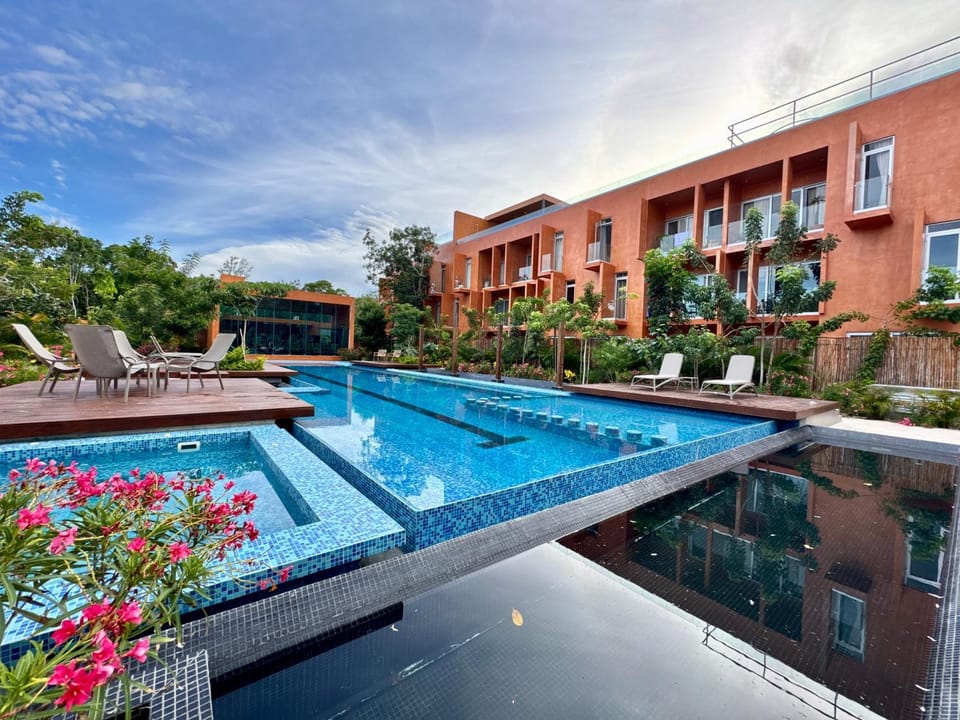 Property building, Day, Garden view, Pool view, Swimming pool