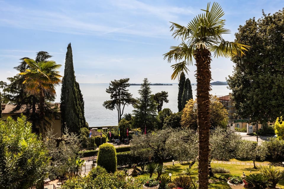 Day, Natural landscape, Garden, Garden view, Lake view, Lake view, Pool view