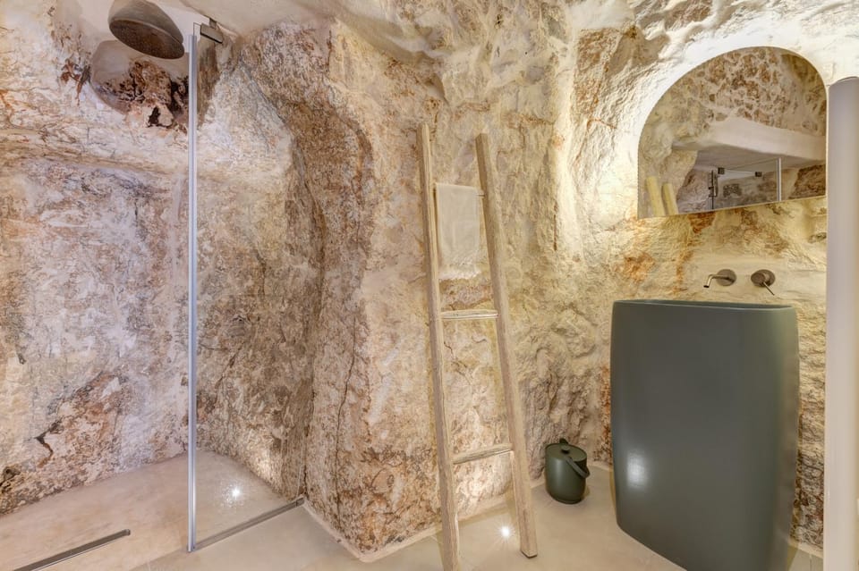 Bathroom, Kitchen or kitchenette
