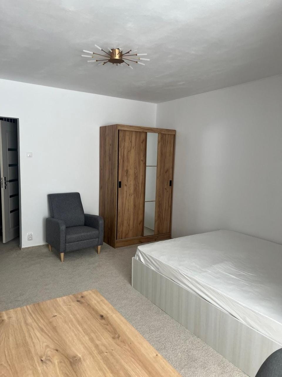 Lightquiet Studio Apartment in Bucharest