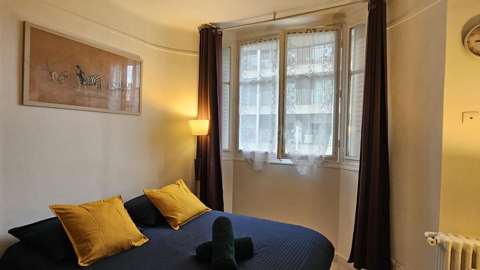 Bed, Living room, Bedroom, internet, towels