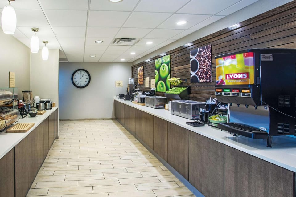 Restaurant/places to eat, Dining area, On site, Breakfast