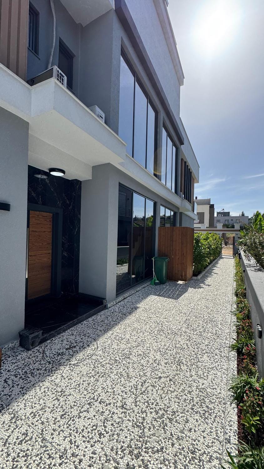 Property building, Facade/entrance, Day, Garden