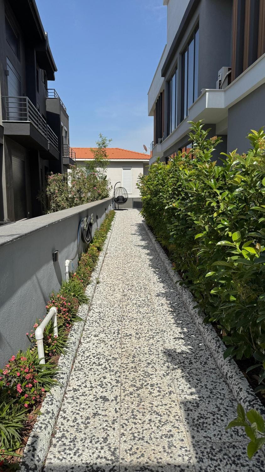 Property building, Facade/entrance, Day, Garden