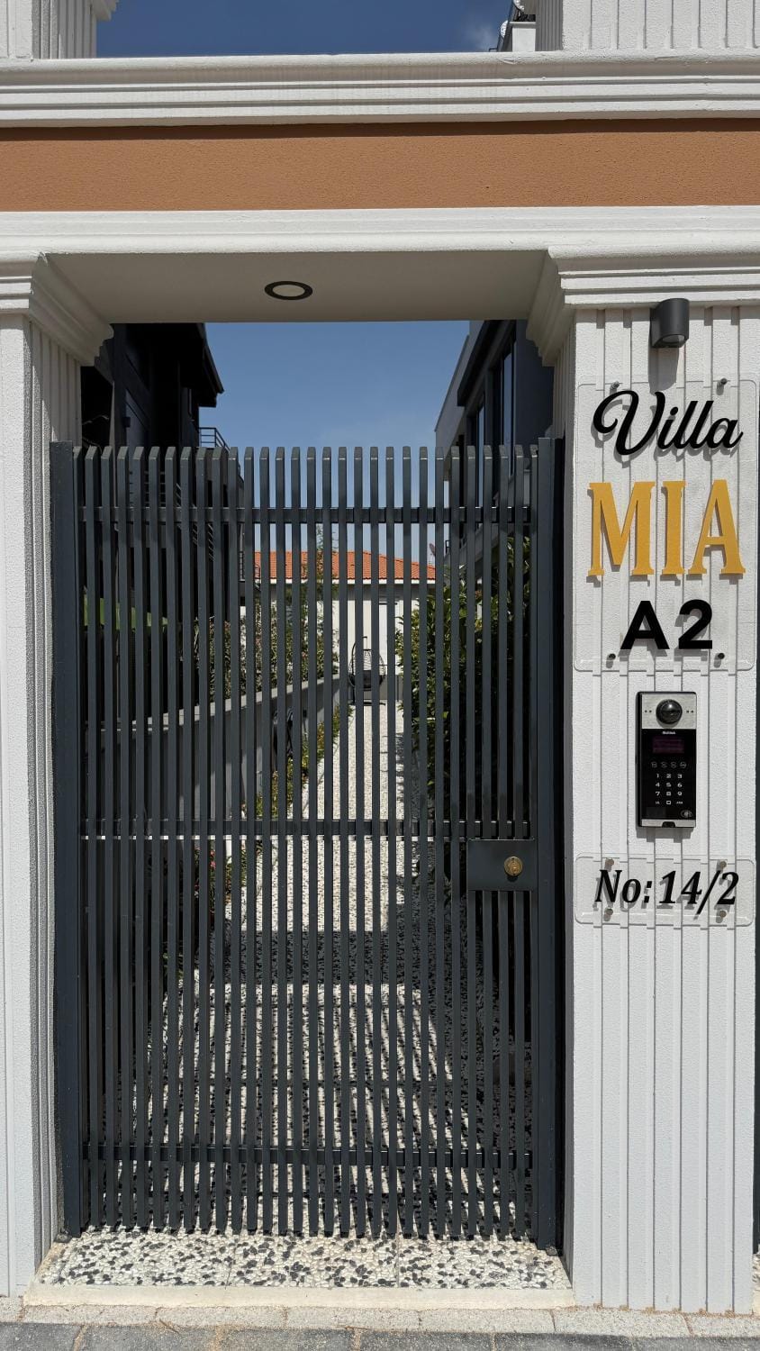 Property building, Facade/entrance, Off site, Day, Logo/Certificate/Sign, Text overlay