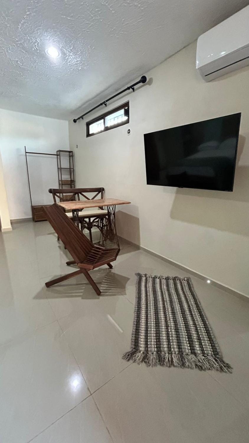 Cozy and Central Room Apartment in Merida