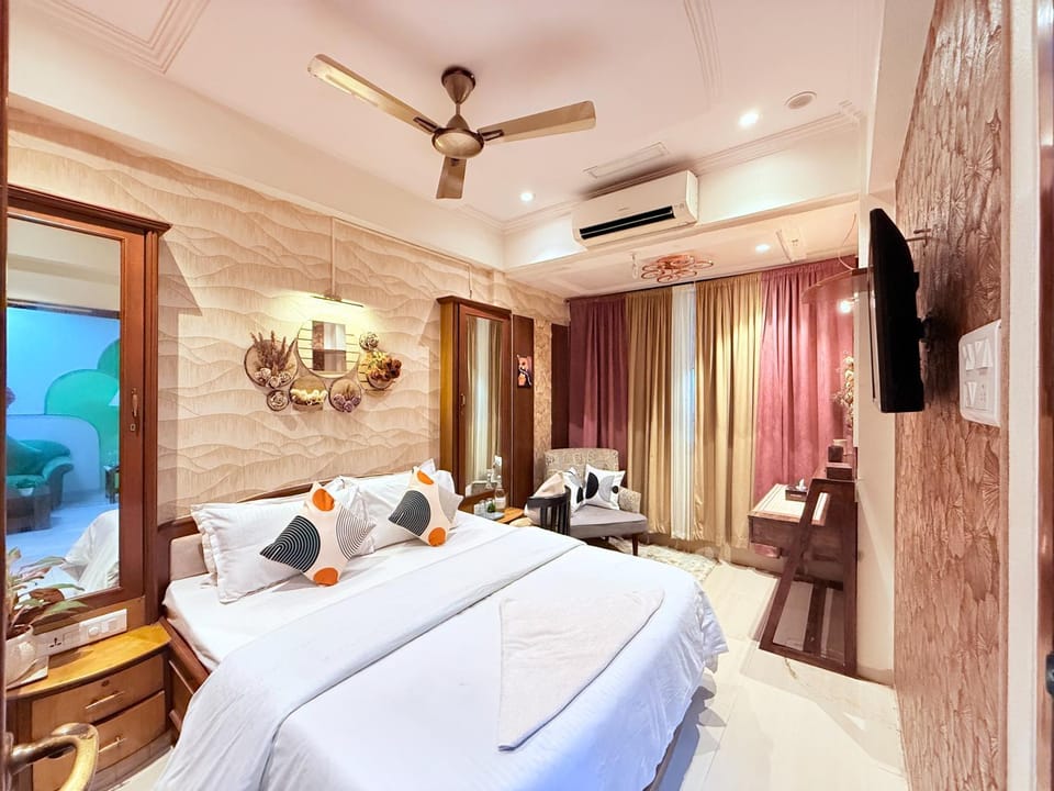 Garden Veil Luxury Villa By Spacez Villa in Mumbai
